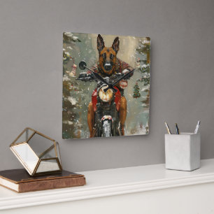 Horloge Carrée Chien Malinois Belge à Vélo sur une Moto Noël
