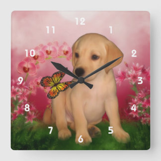 Horloge Carrée Chiot Et Papillon De Récupérateur Jaune Du Labrado