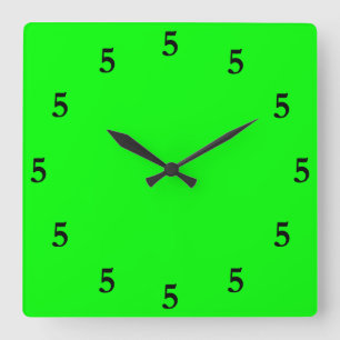 Horloge Carrée Cinq heures noires quelque part sur fond vert citr