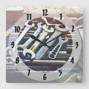 Horloge Carrée Clés dans l'atelier de construction mécanique