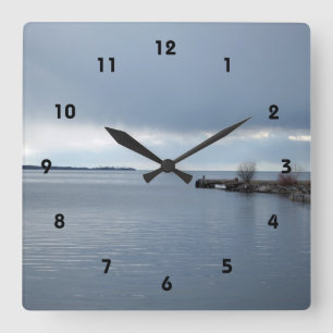 Horloge Carrée cloudy lake water