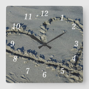 Horloge Carrée Coeur Dans L'Horloge Du Mur Du Sable