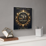 Horloge Carrée Conception de la célébration des 50 ans : Or Baroq<br><div class="desc">Honorez cinq décennies d'amour et d'engagement avec un design empreint d'élégance. Le fond noir dramatique et le cadre doré complexe créent un visuel saisissant. En son cœur,  le texte gras "50e Anniversaire" est entouré d'accents délicats et de détails scintillants.</div>
