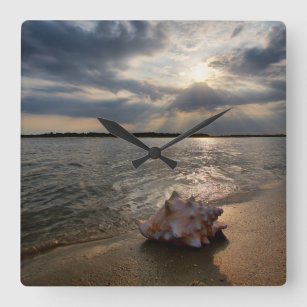 Horloge Carrée Conque Shell à la plage   St Augustine, la Floride