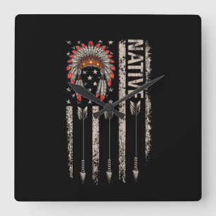 Horloge Carrée Cool Amérindien en plume Flèche Drapeau en tête