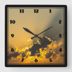 Horloge Carrée Coucher de soleil d'or illumine un nuage