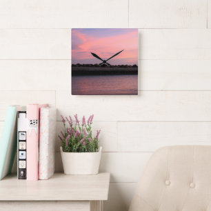 Horloge Carrée Coucher de soleil rose caribéen sur une mer calme