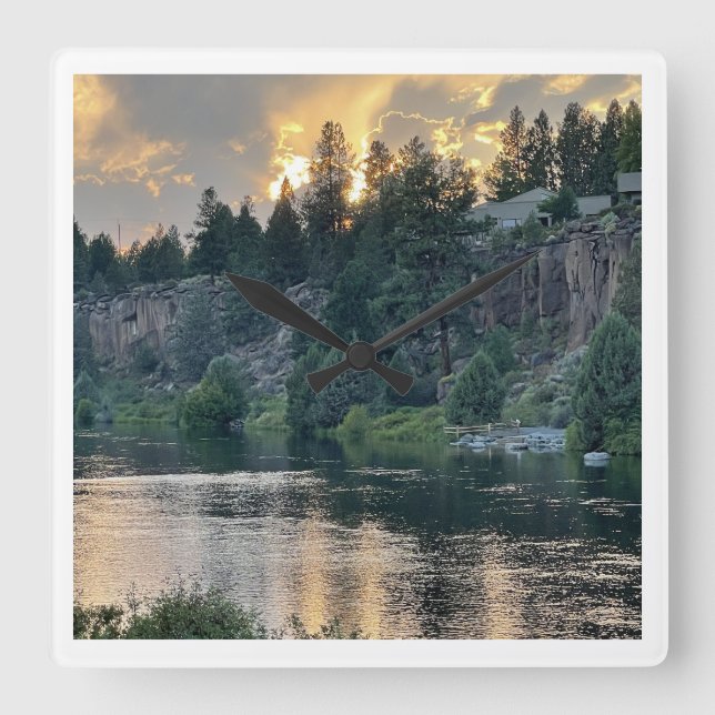 Horloge Carrée Coucher de soleil sur une rivière (Recto)