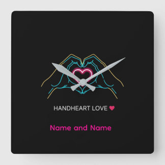 Horloge Carrée Couple Réaliste de Luxe se Tenant la Main Bague en