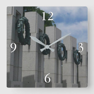 Horloge Carrée Couronnes de la Memorial de la Seconde Guerre mond