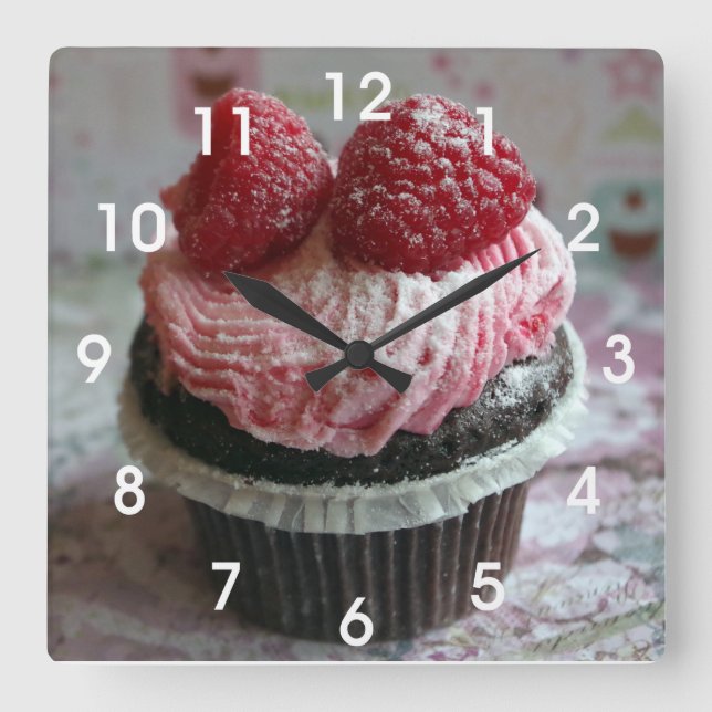 Horloge Carrée Cupcake aux framboises roses (Recto)