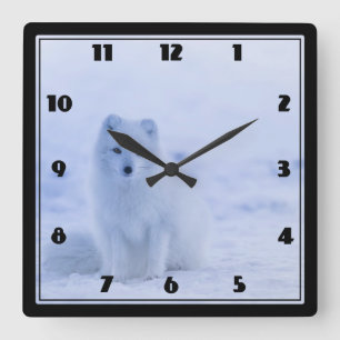 Horloge Carrée Cute Arctic Fox sur Snowy Winter Arrière - plan