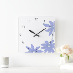 Horloge Carrée Daisies bleues de Périwinkle