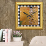 Horloge Carrée Dame Adele en or, Gustav Klimt encadré, À damiers<br><div class="desc">Horloge murale vintage avec la célèbre oeuvre "Adele - la Dame en Or" de Gustav Klimt encadrée dans cadre d'image doré soulignée avec arrière - plan en tissu à damiers en noir et blanc.</div>