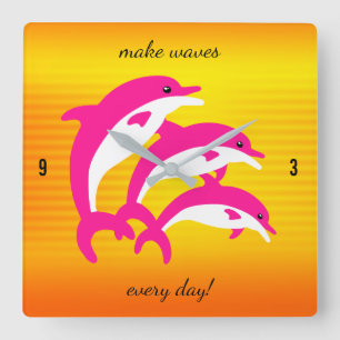 Horloge Carrée Dauphins roses dansant sous le soleil tropical