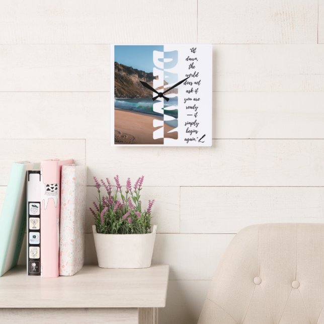 Horloge Carrée Dawn — Simply Begin Again (Salle de lecture)
