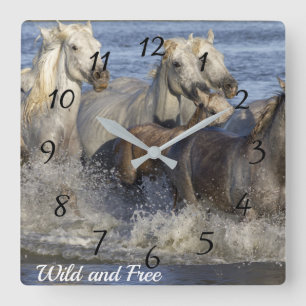 Horloge Carrée Des chevaux galopant dans l'eau
