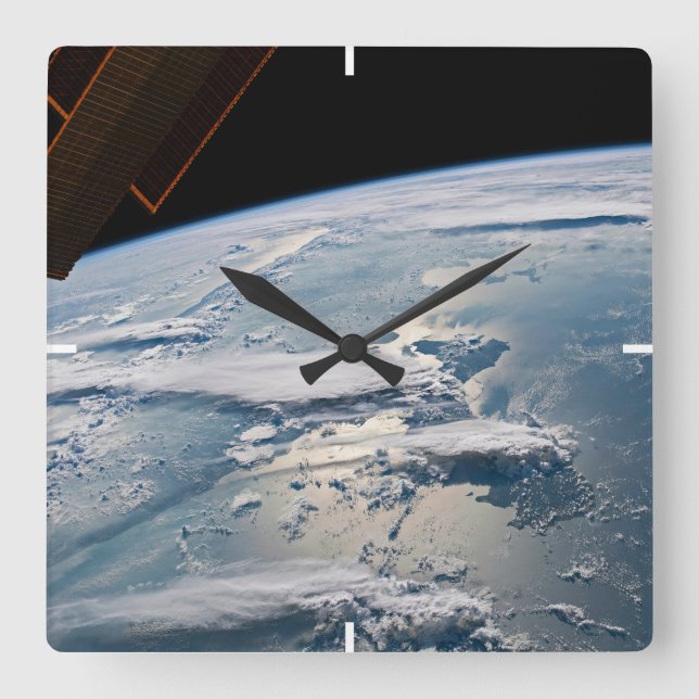 Horloge Carrée Des Nuages Autour De Sumatra, Indonésie. (Recto)