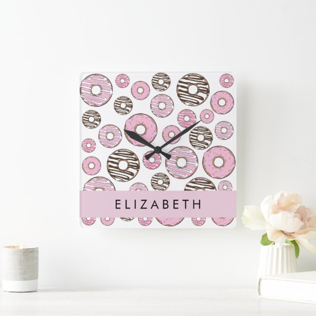 Horloge Carrée Donuts Roses, Donuts Blancs, Sprinkings, Votre Nom (Maison)