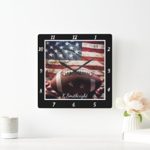 Horloge Carrée Drapeau de football patriotique 