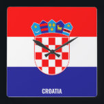 Horloge Carrée Drapeau national de Croatie Patriotique<br><div class="desc">Croatie Drapeau National Carré Patriotique Horloge murale avec le drapeau du pays dans les couleurs nationales imprimé tout au long de la journée. Le nom du pays est subtilement intégré dans la conception du fond. Le texte est entièrement personnalisable en utilisant "Customisez-le !" Caractéristiques. Ce design charmant est le cadeau...</div>