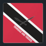 Horloge Carrée Drapeau Trinité-et-Tobago Patriotique éblouissant<br><div class="desc">Drapeau de Trinité-et-Tobago Dazzling Patriotic Carré Wall Horloge dans les couleurs et les éléments du drapeau national de Trinité-et-Tobago couvrant la première de l'horloge. Les couleurs du drapeau national sont complétées par le texte "Trinité-et-Tobago" en bas. Le texte est entièrement personnalisable à l'aide de la fonction "Customiser !". N'hésitez pas...</div>