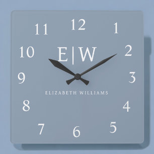 Horloge Carrée Dusty Blue minimaliste moderne Monogramme élégant
