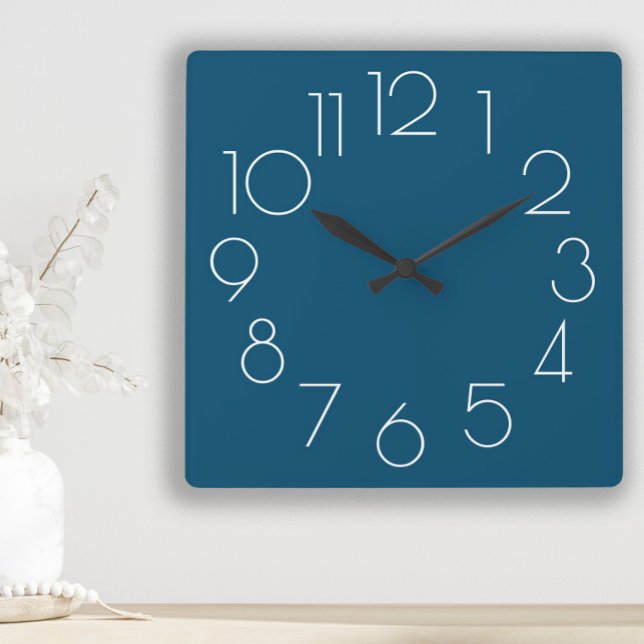 Horloge Carrée Editable Modern Minimalist Navy Blue White Clock (Modern, chic blue and white wall clock)