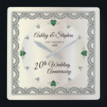 Horloge Carrée Émeraude | 20e anniversaire du Mariage Diamonds<br><div class="desc">Une élégance opulente encadre cette conception mariage du 20e anniversaire dans un design diamant à échelles unique avec des accents de losange et d'émeraude au lieu de chiffres et des étincelles faux ajoutés sur un dégradé de couleur or blanc. Veuillez noter que tous les embellissements sont imprimés et ne sont...</div>