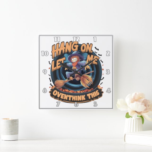 Horloge Carrée Épouvantail volant sur le balai la nuit (Maison)