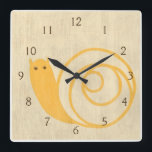 Horloge Carrée Escargot jaune sur l'arrière - plan crème<br><div class="desc">Cet escargot jaune est beaucoup plus mignon que de vrais escargots ! Une copie enchanteresse de Chariklia Zarris,  l'arrière - plan crème se mélange bien avec la couleur jaune de l'escargot. Un grand morceau à placer sur le mur d'une salle d'enfant !</div>