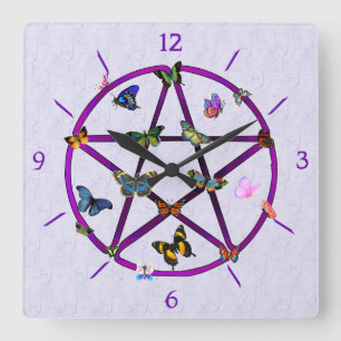 Horloge Carrée Étoile et papillons de Wiccan