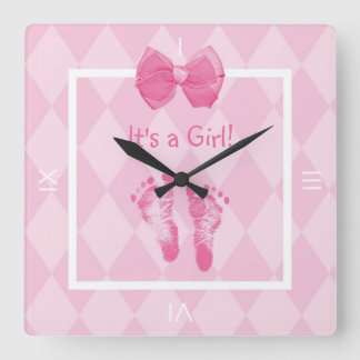 Horloge Carrée Faire-part de naissance mignon d'empreintes de pas