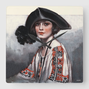 Horloge Carrée Femme en blouse brodée