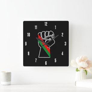 Horloge Carrée fierté noire drapeau rouge vert poing panafricain