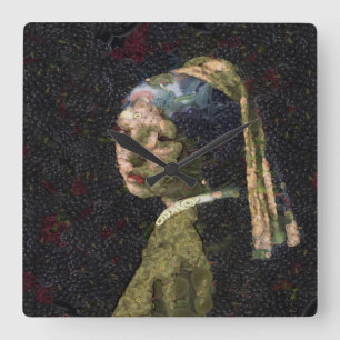 Horloge Carrée Fille Avec Une Fraise Élevant Beau Art Spoof