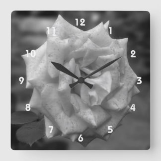 Horloge Carrée Fleur de rose noire et blanche