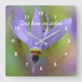 Horloge Carrée Fleur Lily violet personnalisée