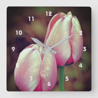 Horloge Carrée Fleurs De Tulipes Roses Avec Arroses