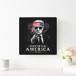 Horloge Carrée Funny Trump Golfe Des USA Amérique 2025 4 juillet