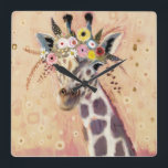 Horloge Carrée Girafe de Klimt | orné en fleurs<br><div class="desc">Cette copie comporte une girafe douce ornée dans une couronne des fleurs | par Victoria Borges</div>