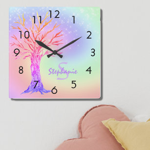 Horloge Carrée Girl Rainbow Sparkles Nom du monogramme 