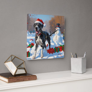 Horloge Carrée Grand Danois courant dans la neige avec un chapeau