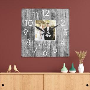 Horloge Carrée Gray Wood Wedding Anniversary Personalized Photo