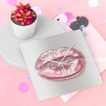 Horloge Carrée Gris Silver Kiss Lips Rose Gold Maquillage Artiste<br><div class="desc">Unique minimaliste et décoratif Vous pouvez changer la forme et la couleur de la main. florenceK design</div>