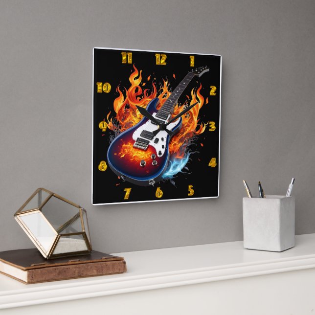 Horloge Carrée Guitare vibrante entourée de flammes au crépuscule (Bureau)