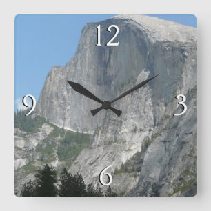 Horloge Carrée Half Dome vu de côté dans le parc national de Yose