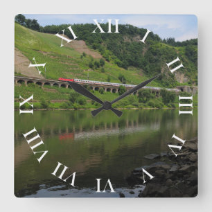 Horloge Carrée Hangviadukt Pünderich avec train personnel