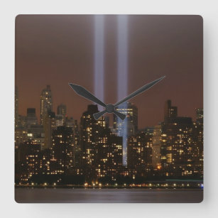 Horloge Carrée Hommage de World Trade Center dans la lumière à