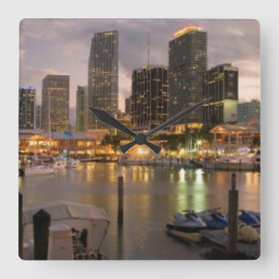 Horloge Carrée Horizon financier de Miami au crépuscule